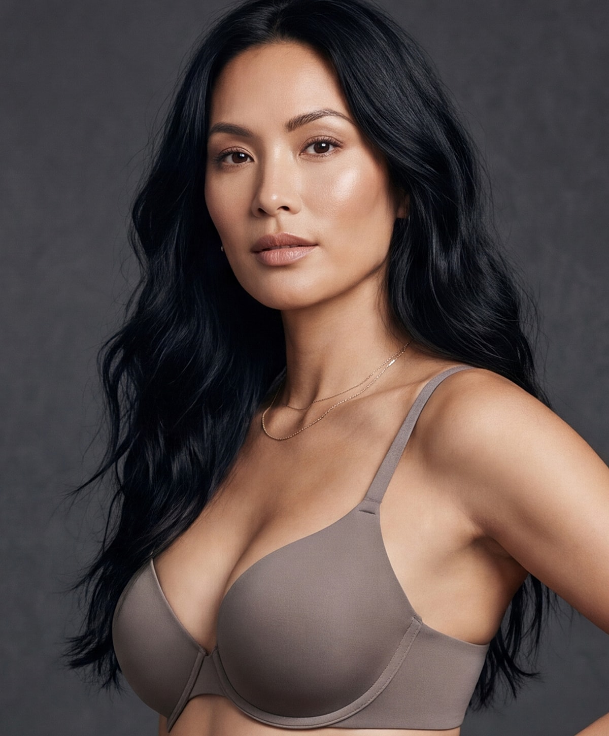 Model wearing a seamless brown bra.