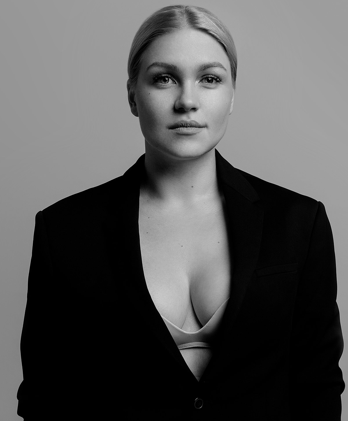 Black and white portrait of a confident woman.